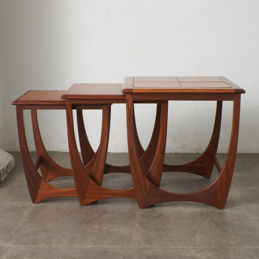 Astro セラミックタイルトップ ネストテーブル