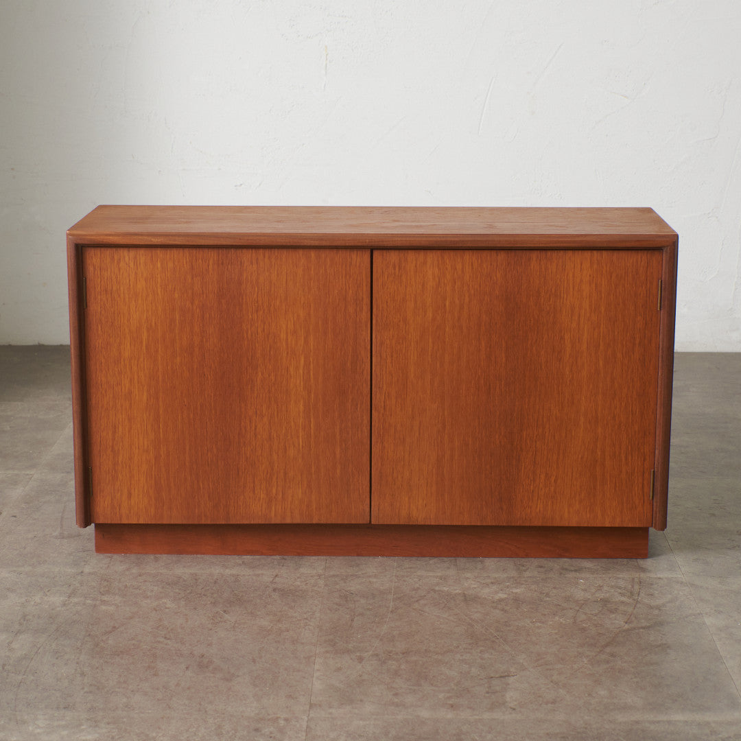 Form FIVE キャビネット