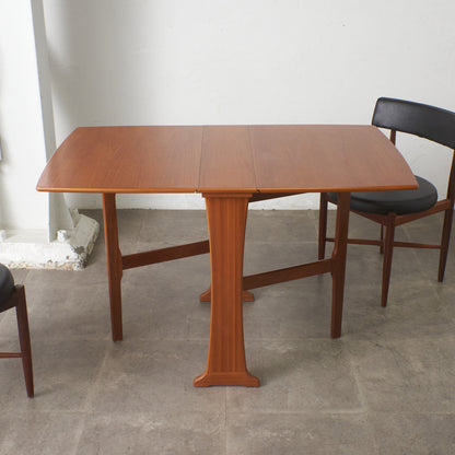 ドロップリーフ ゲートレッグテーブル