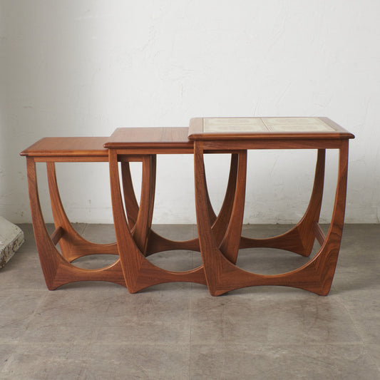 Astro セラミックタイルトップ ネストテーブル