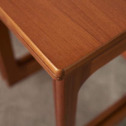 ヴィンテージ 拡張式天板付き ネストテーブル