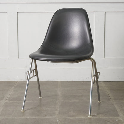 サイドシェルチェア スタッキングベース