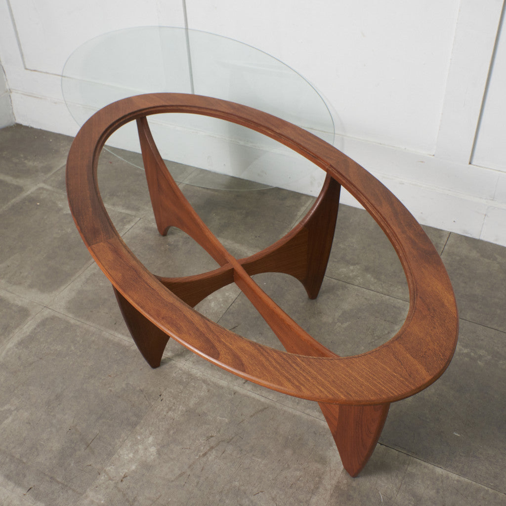 astro オーバルコーヒーテーブル