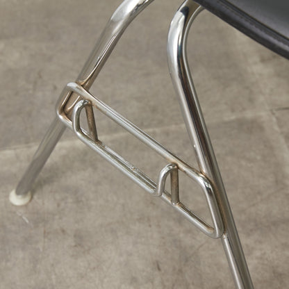 サイドシェルチェア スタッキングベース