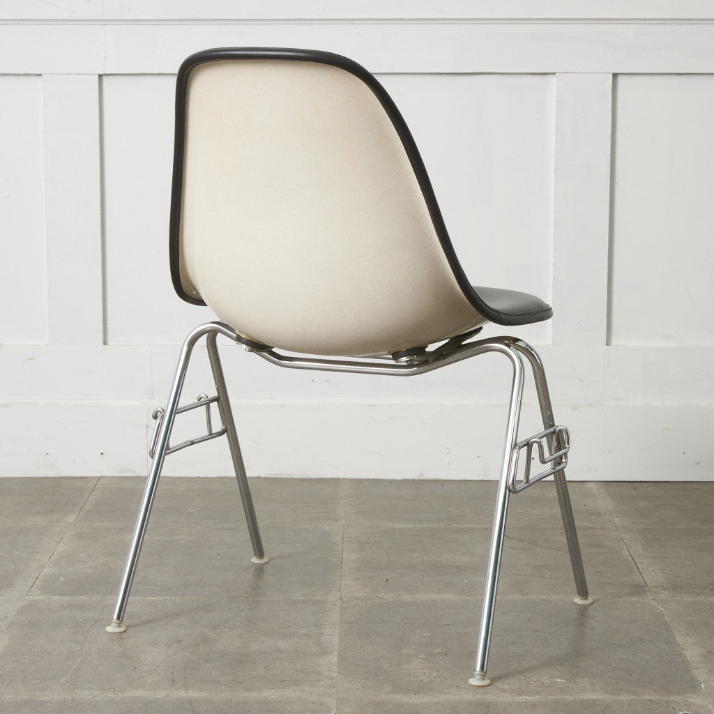 サイドシェルチェア スタッキングベース