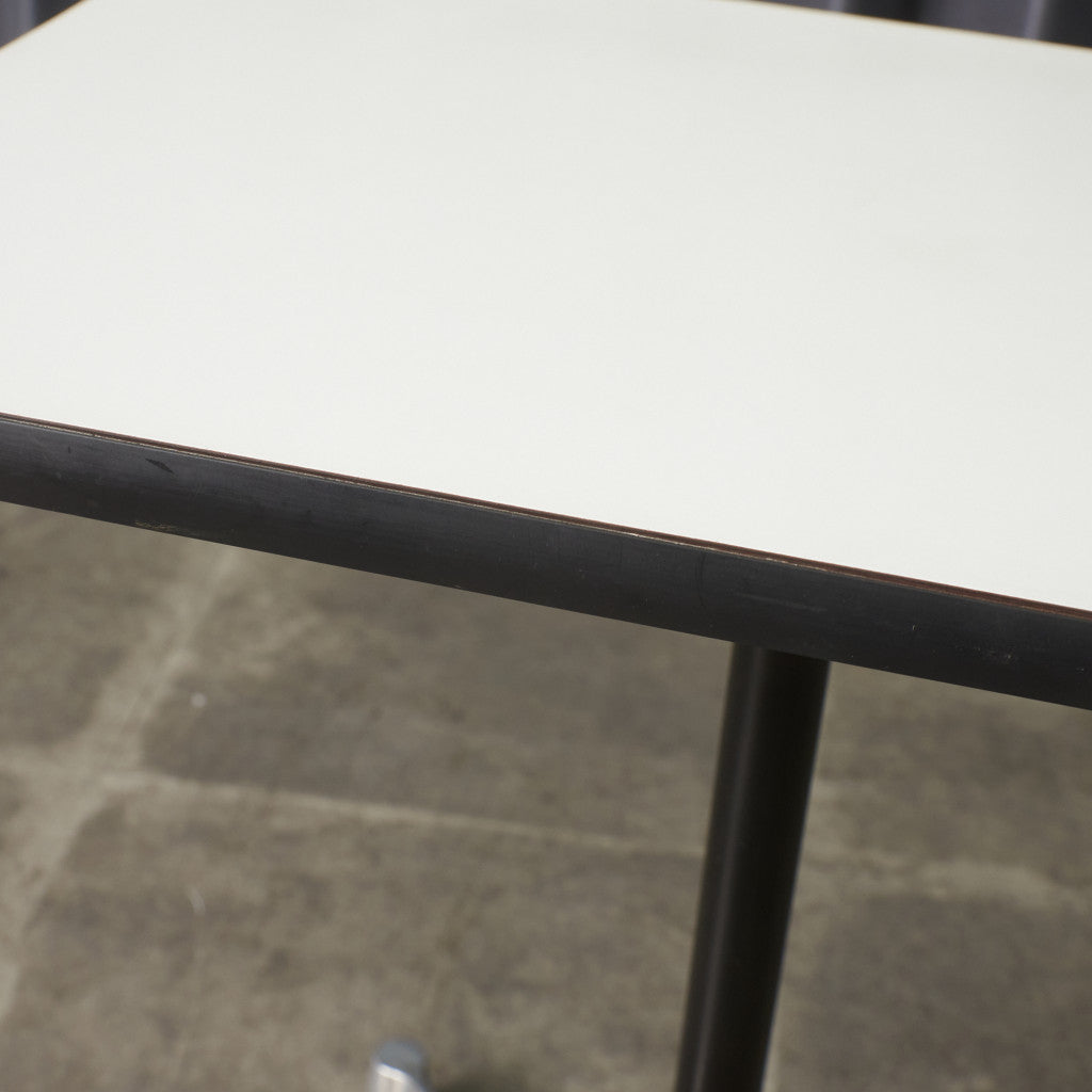 イームズ コントラクトベース テーブル