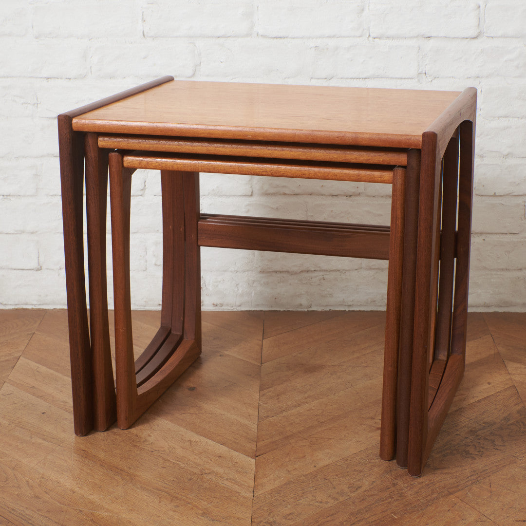 ビンテージ家具　G-PLAN(ジープラン) / ネストテーブル Quadrille ヴィンテージ ネストテーブル｜ジープラン G-PLAN｜ロジャー