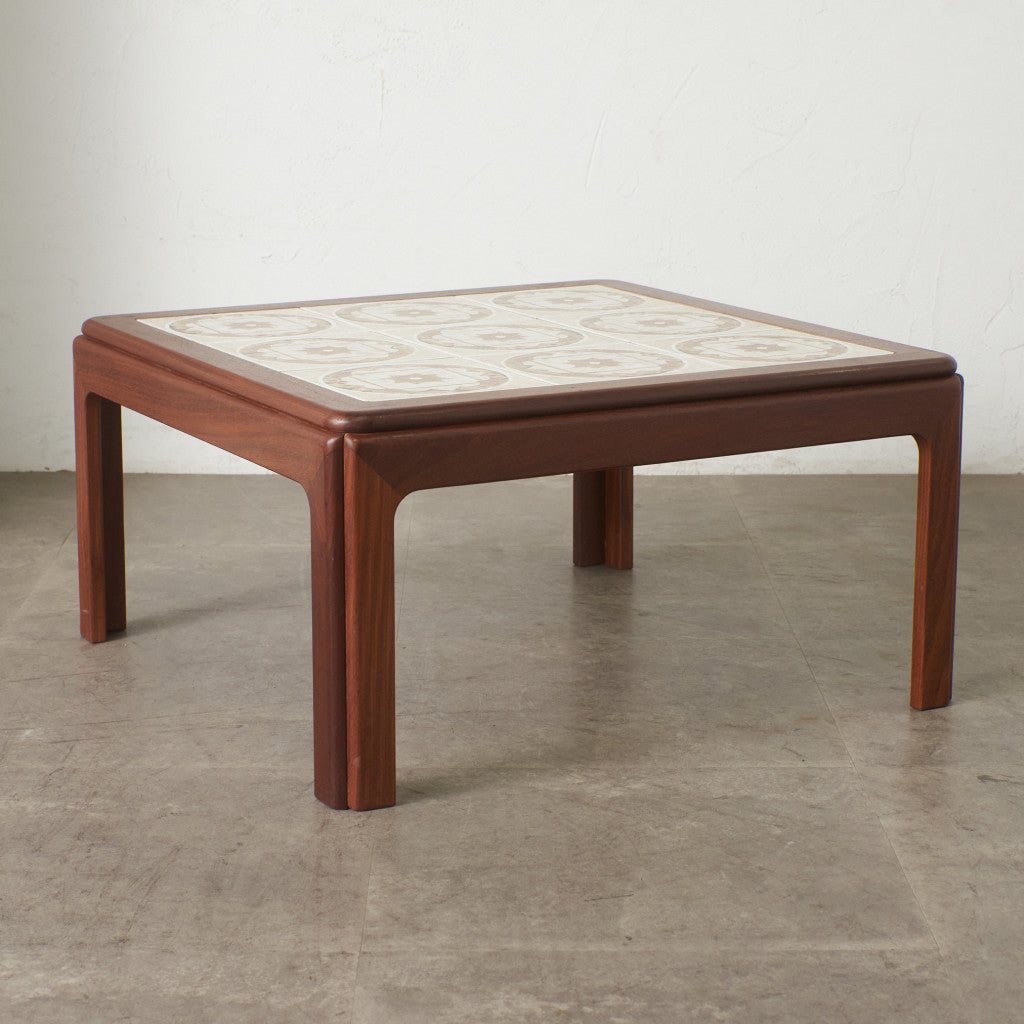 タイルトップ コーヒーテーブル