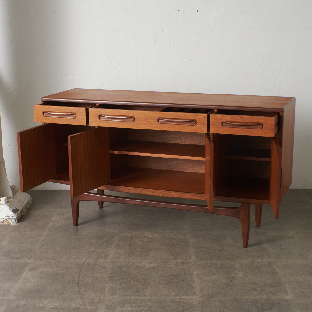 Fresco 脚付きサイドボード (4072)