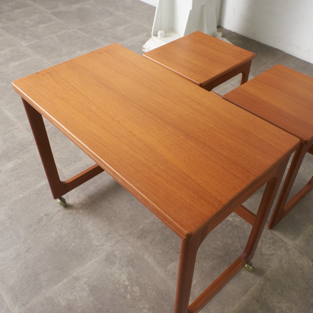 ヴィンテージ 拡張式天板付き ネストテーブル