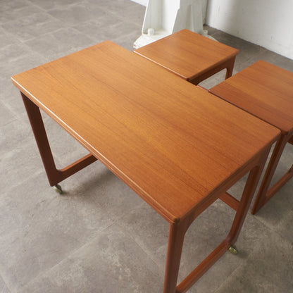 ヴィンテージ 拡張式天板付き ネストテーブル