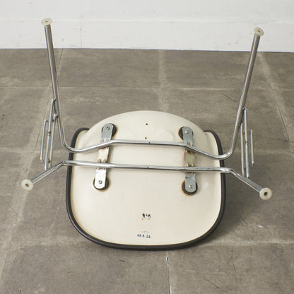 サイドシェルチェア スタッキングベース