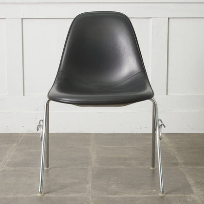 サイドシェルチェア スタッキングベース