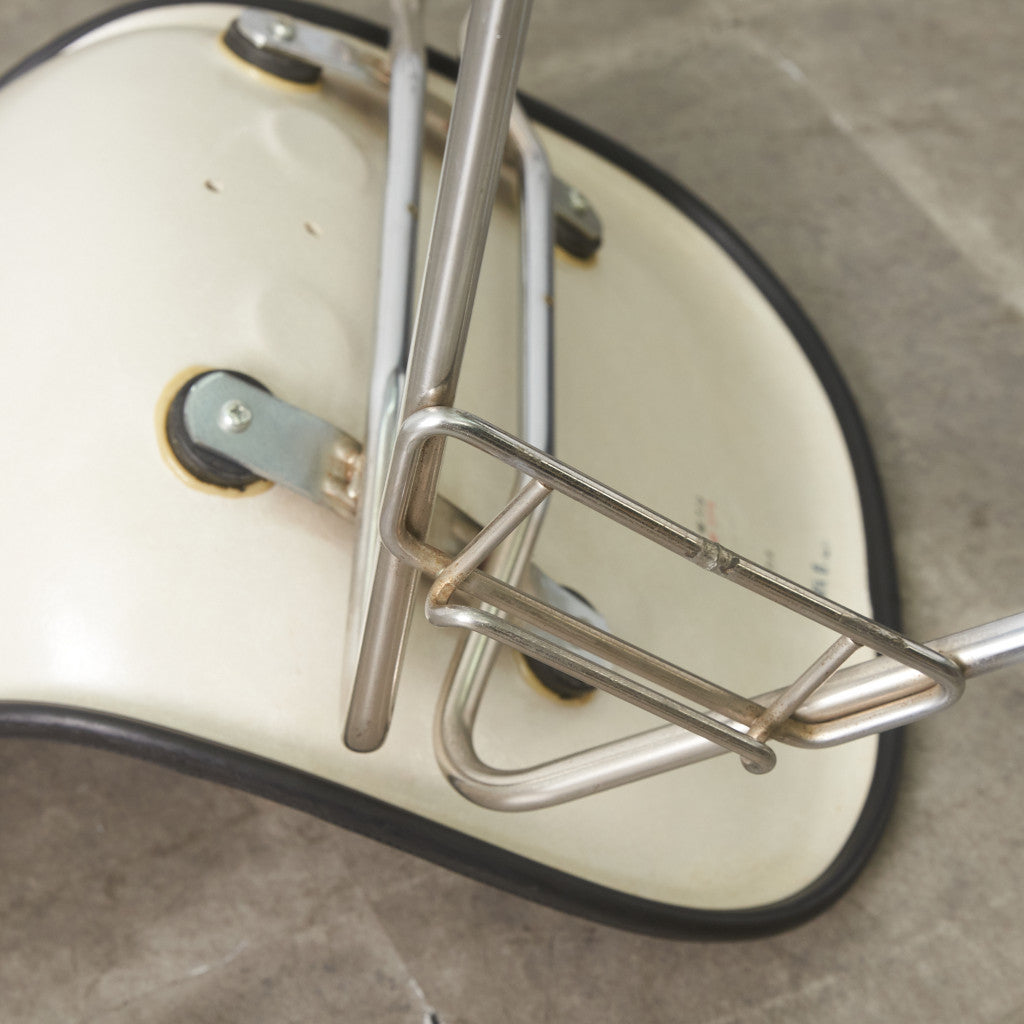 サイドシェルチェア スタッキングベース