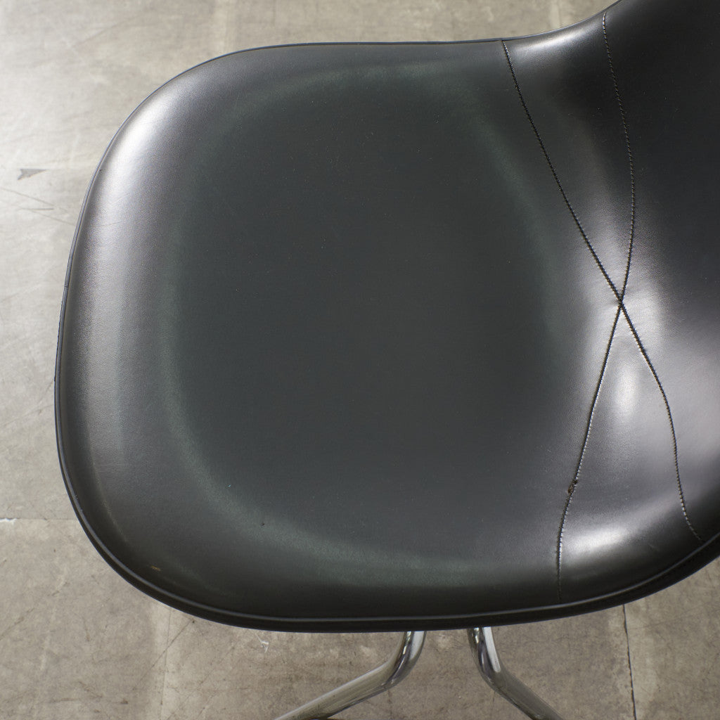 サイドシェルチェア スタッキングベース