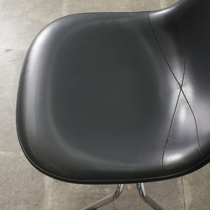 サイドシェルチェア スタッキングベース