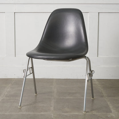 サイドシェルチェア スタッキングベース