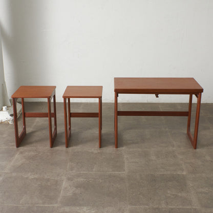 ヴィンテージ 拡張式天板付き ネストテーブル