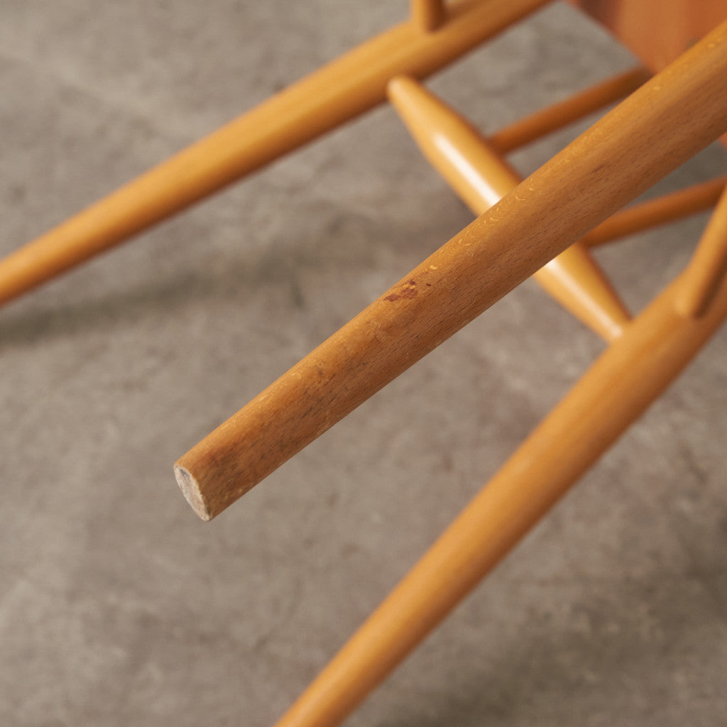 スティックバックチェア