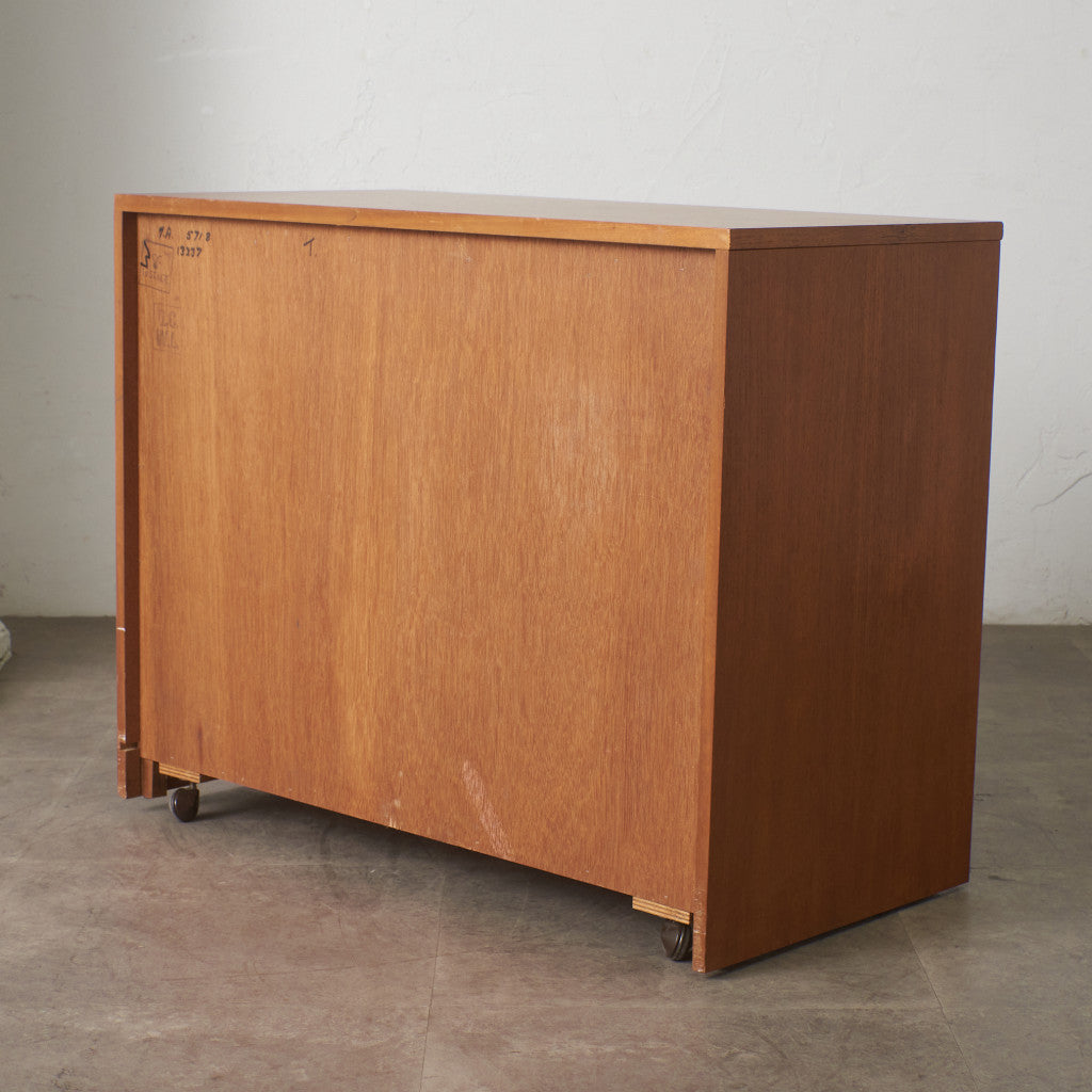 英国 ヴィンテージ 3段 チェスト