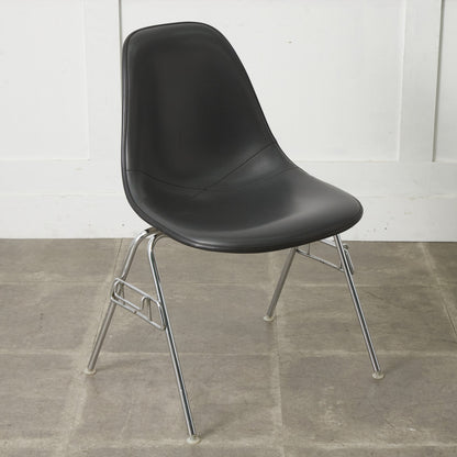 サイドシェルチェア スタッキングベース