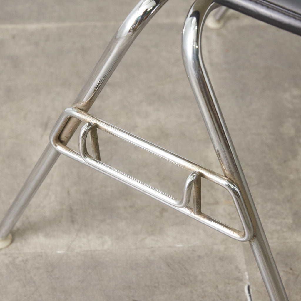 サイドシェルチェア スタッキングベース