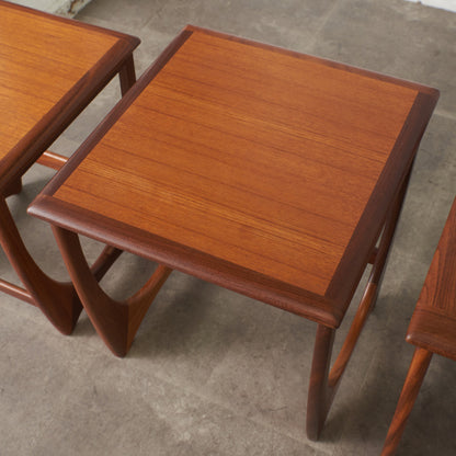 Astro セラミックタイルトップ ネストテーブル