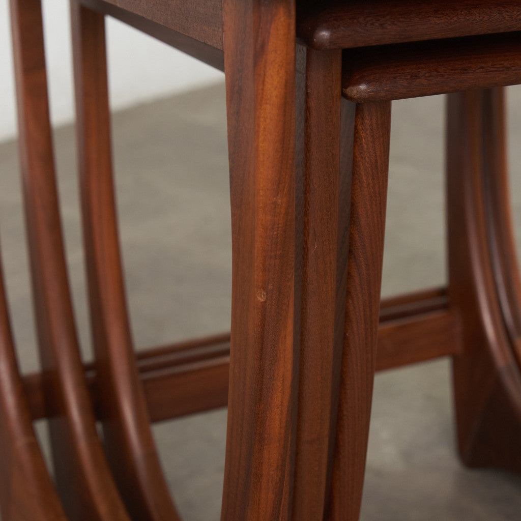 Astro セラミックタイルトップ ネストテーブル