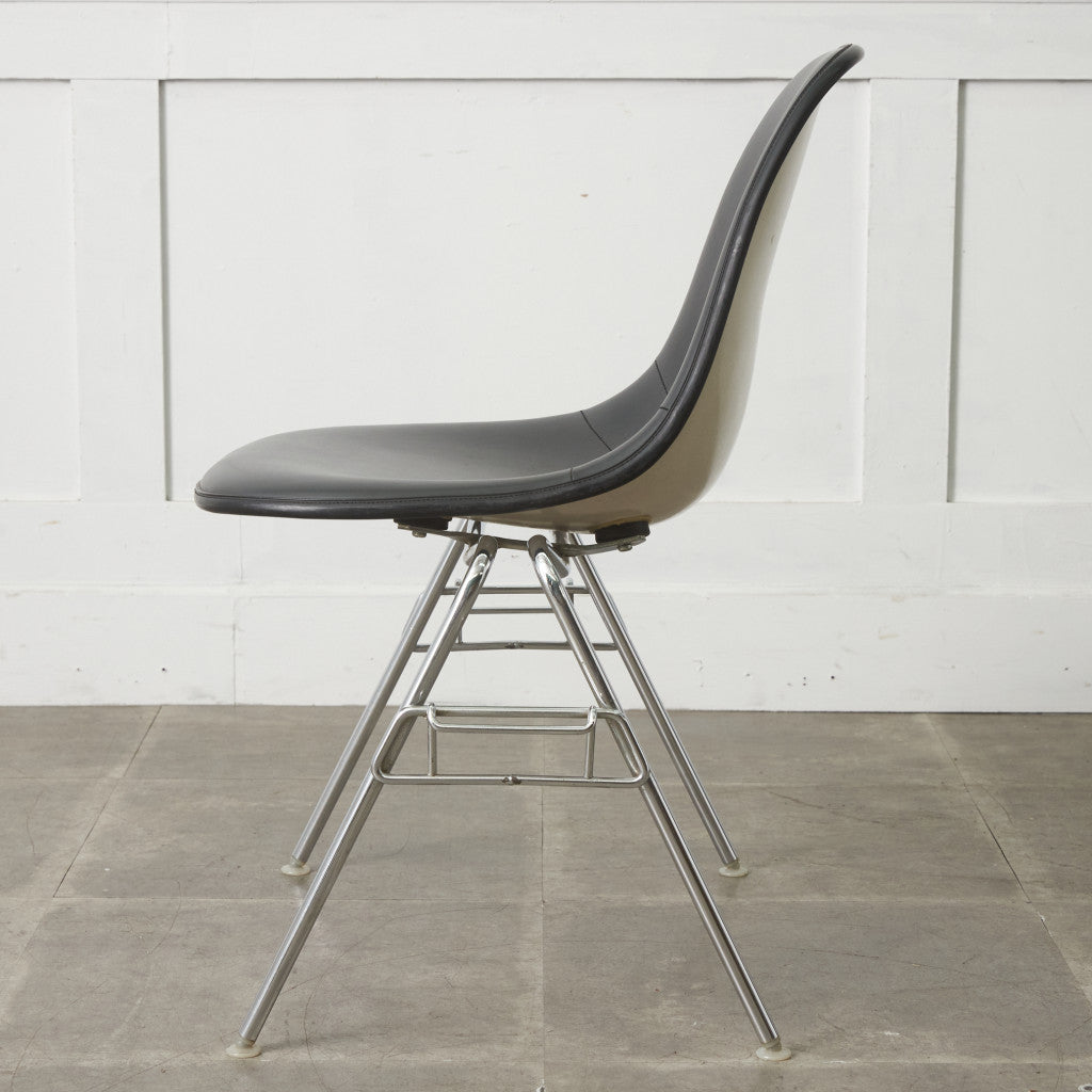 サイドシェルチェア スタッキングベース