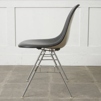 サイドシェルチェア スタッキングベース