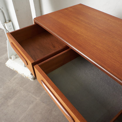 Fresco 脚付きサイドボード (4072)