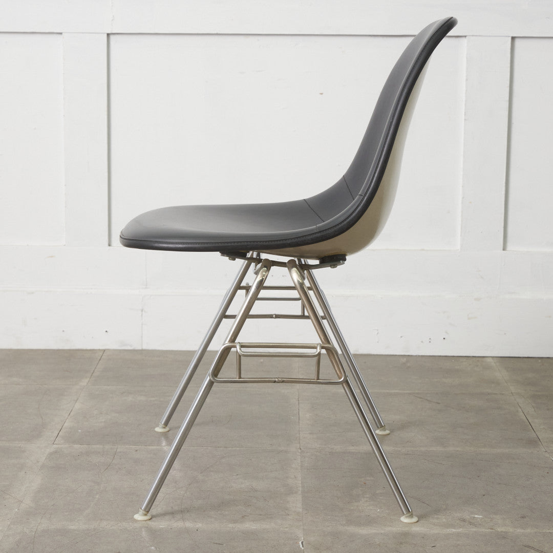 サイドシェルチェア スタッキングベース