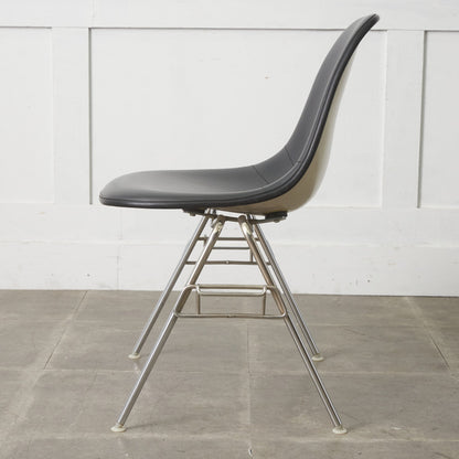 サイドシェルチェア スタッキングベース