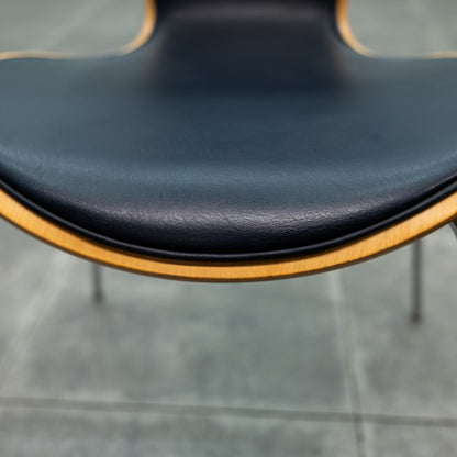 セブンチェア / フロントパディング