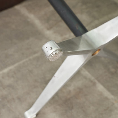 イームズ コントラクトベース ラウンドテーブル