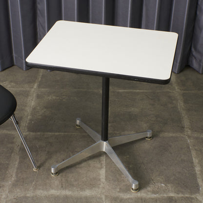 イームズ コントラクトベース テーブル