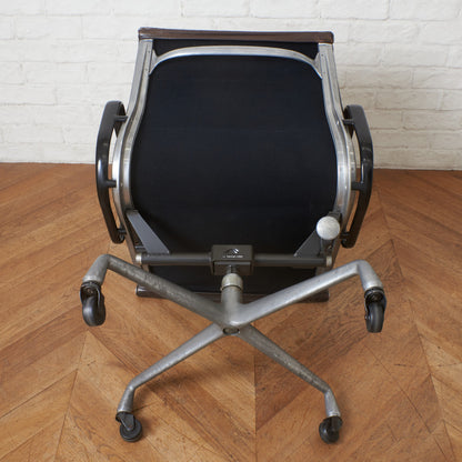 イームズ ソフトパッド マネジメントチェア