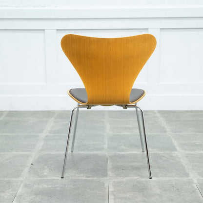 セブンチェア / フロントパディング