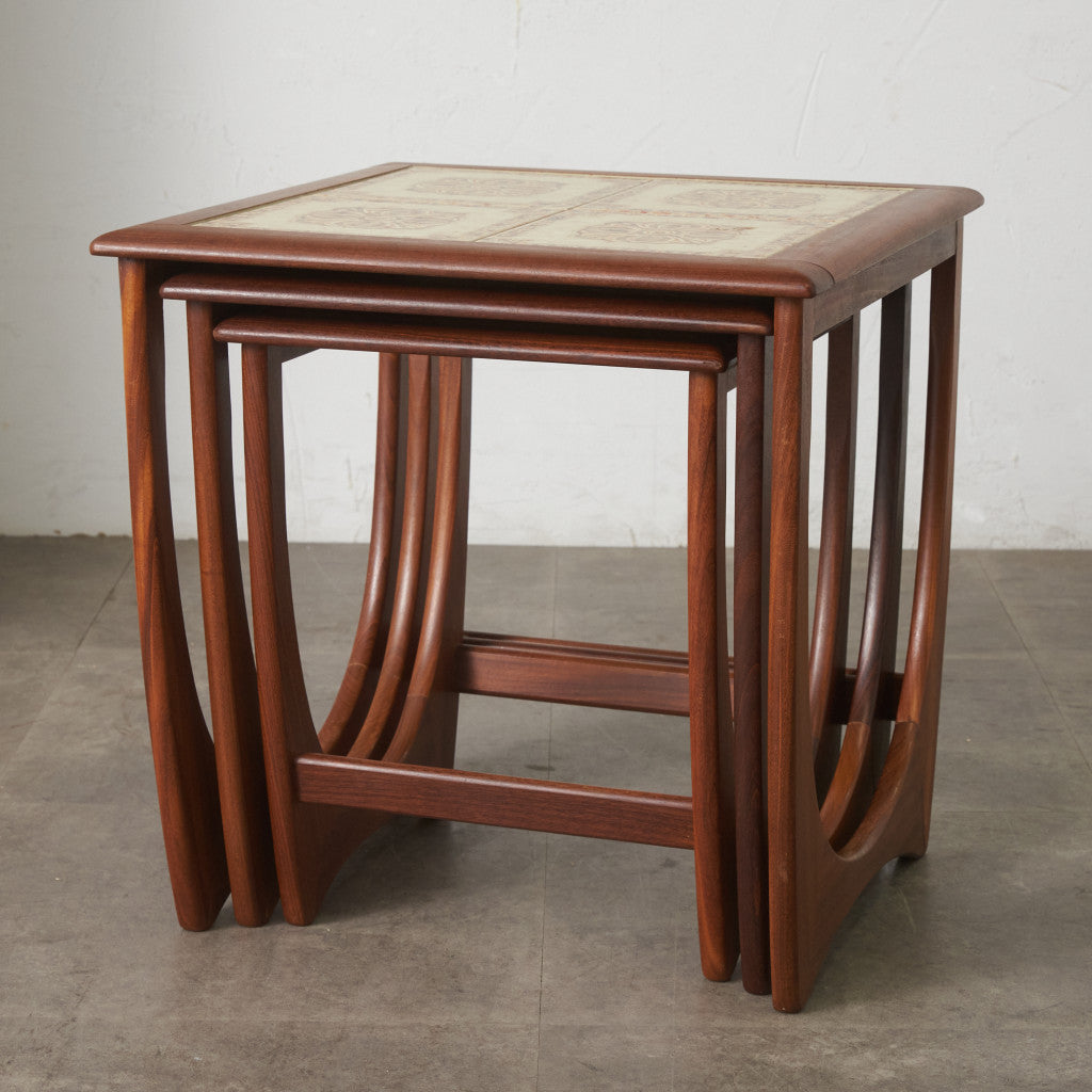 Astro セラミックタイルトップ ネストテーブル