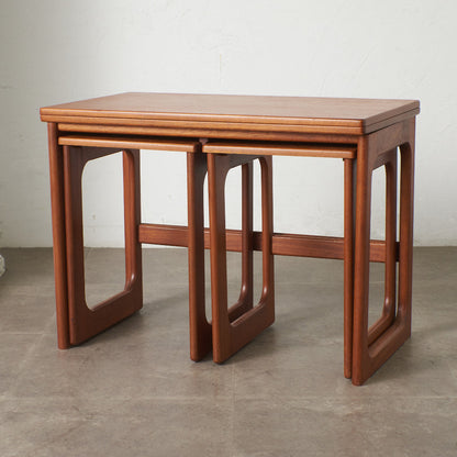 ヴィンテージ 拡張式天板付き ネストテーブル