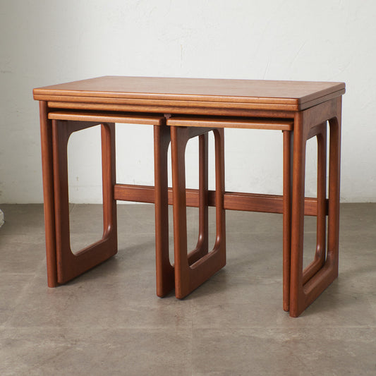 ヴィンテージ 拡張式天板付き ネストテーブル