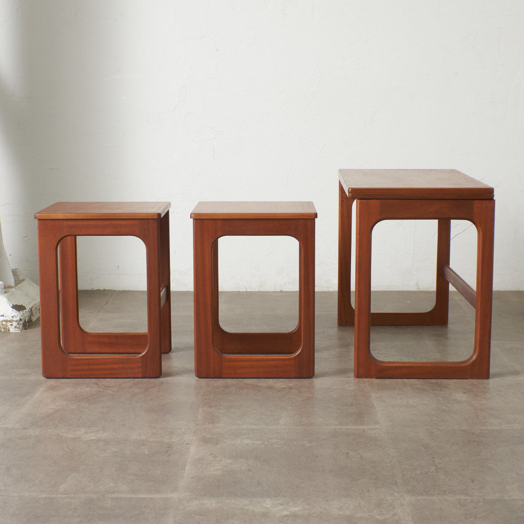 ヴィンテージ 拡張式天板付き ネストテーブル