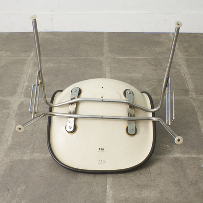 サイドシェルチェア スタッキングベース