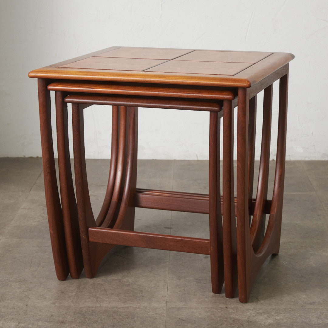 Astro セラミックタイルトップ ネストテーブル