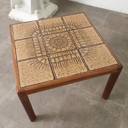 タイルトップ コーヒーテーブル