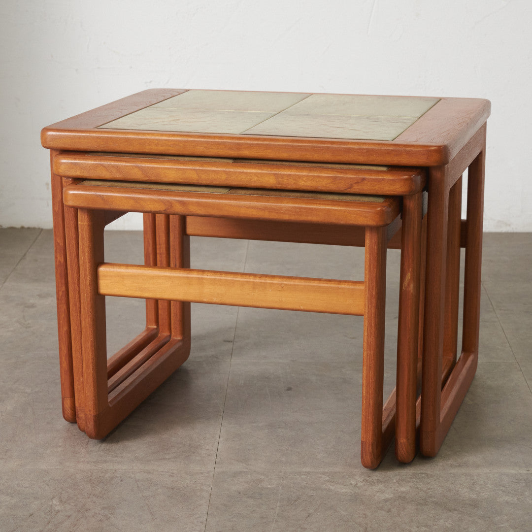 英国ヴィンテージ タイルトップ ネストコーヒーテーブル｜rocca rocca