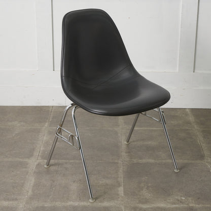 サイドシェルチェア スタッキングベース