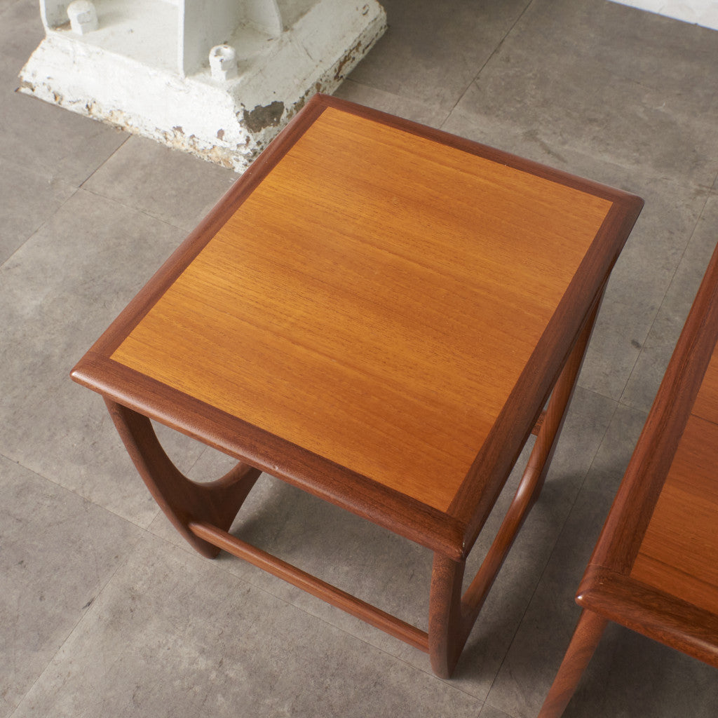 Astro セラミックタイルトップ ネストテーブル