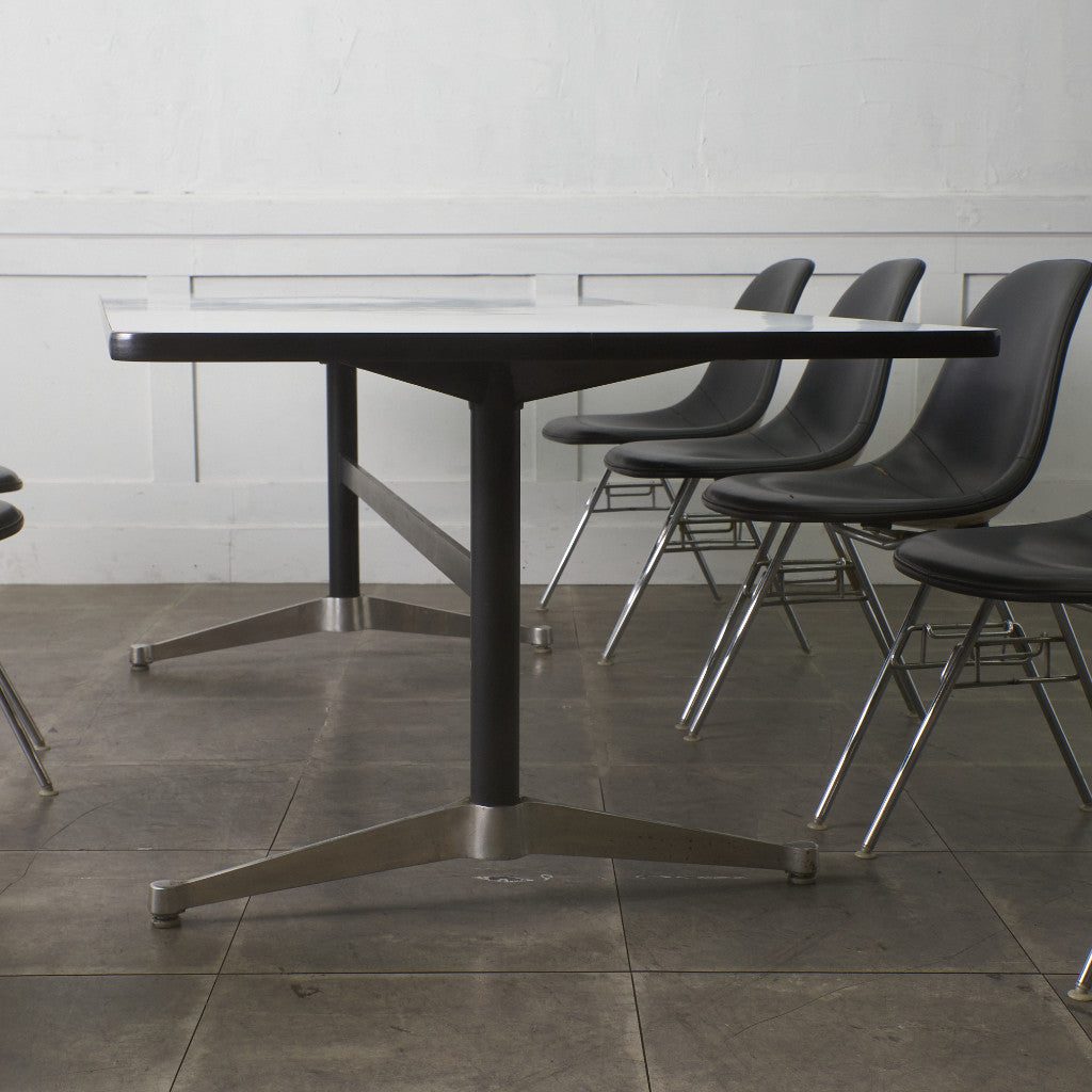 イームズ コントラクトベース ミーティングテーブル｜ハーマンミラー