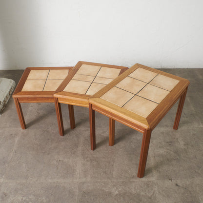 デンマーク製 タイルトップ ネストテーブル